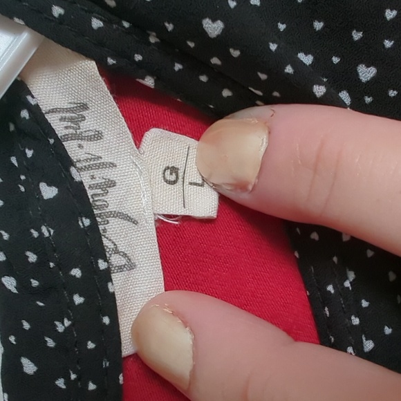 Cute red t-shirt with printed collar - Picture 4 of 5